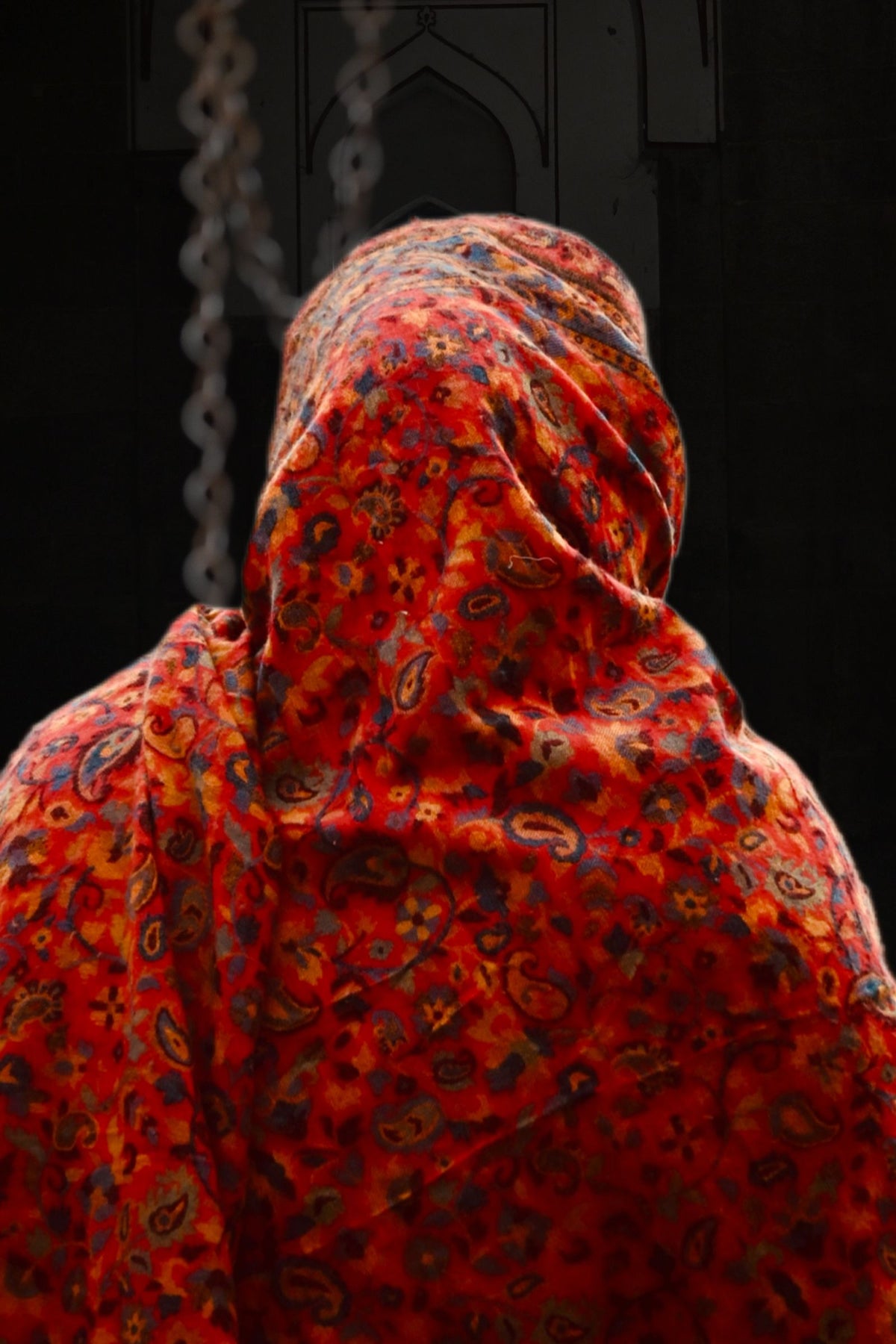 Kani shawl with paisley field, worn over the head